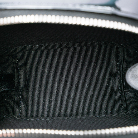 Pre-Loved Chanel CC Quilted Patent Diamond Resin Clutch With Chain - Picture 4 of 8